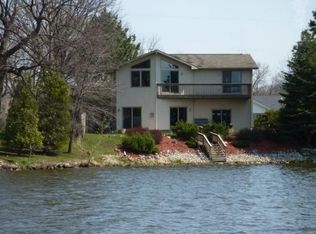 5536 Peninsula Dr W, Waterford, WI 53185