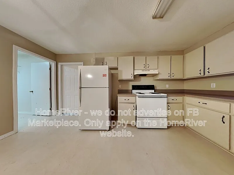 3 bed, 1.0 bath, 1000 sqft, $1,395 — Photo 2