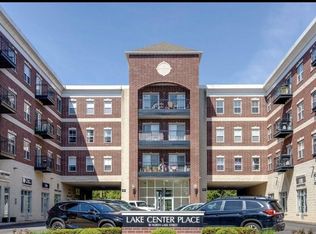 10 N Lake St, Grayslake, IL 60030