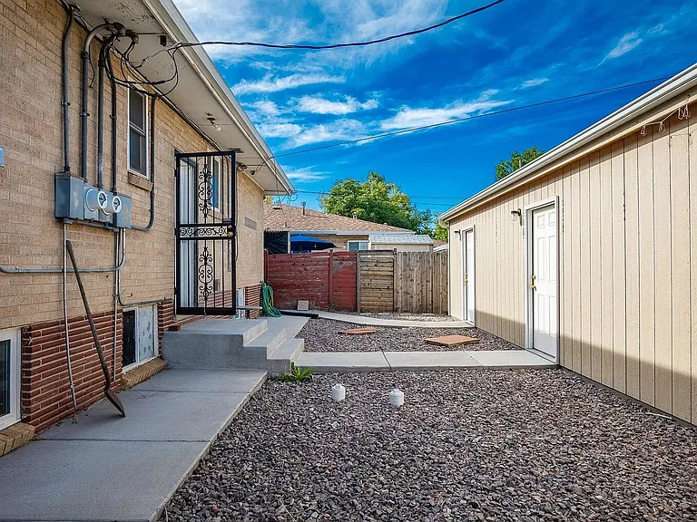 1381 S Grant St — Photo 30