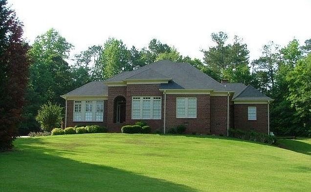 220 Village Dr