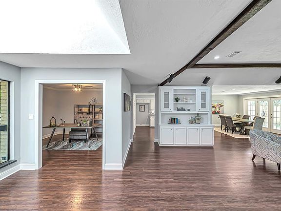 5th image of 2278 Woodland Springs St