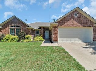 120 Parkwood Ct, Azle, TX 76020