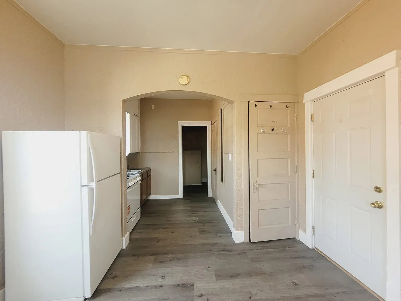 Studio, $790 — Photo 2