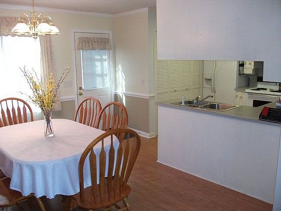 3rd image of 110 Wedgewood Dr