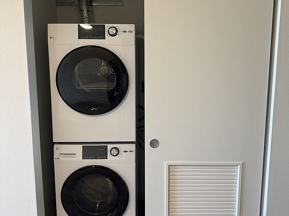 4th image of 717 E 29th Ave #305