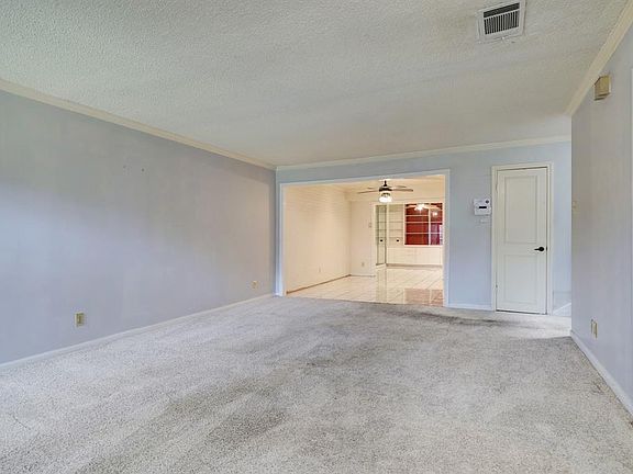 4th image of 4051 Breakwood Dr