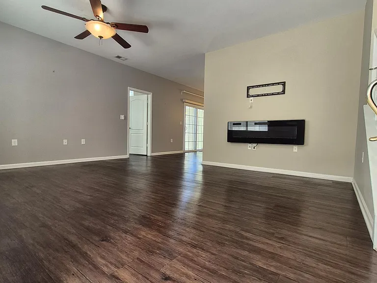 1325 Emsworth Dr — Photo 16
