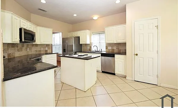 4602 Rainbow Valley Ct — Photo 2
