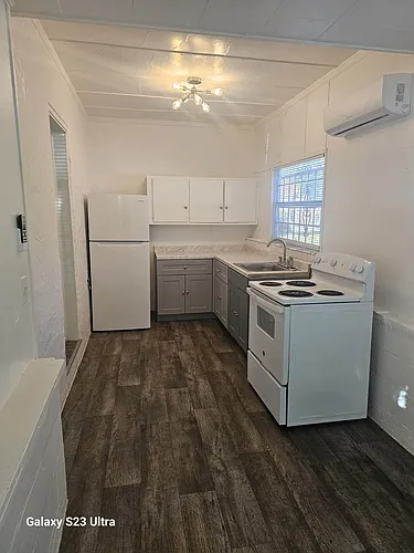 501 Avenue L NE #501A Photo 1