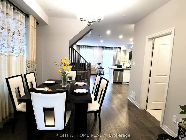321 Lysander Pl — Photo 3