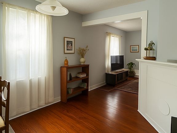 Between the front desk / window and the living room is a flex space. It's been used for a dining / game table, bike or surfboard storage, library / game storage, etc.