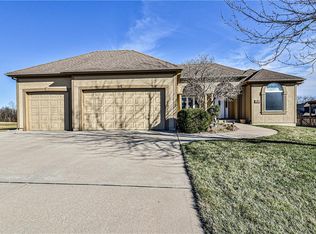 86 Paducah Ln, Lake Winnebago, MO 64034