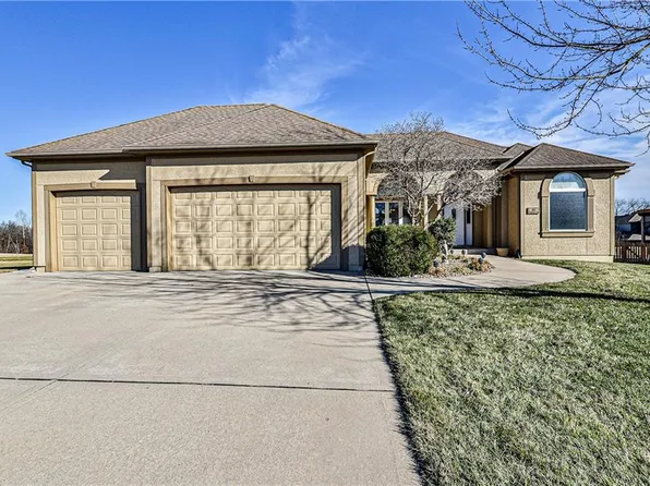86 Paducah Ln, Lake Winnebago, MO 64034