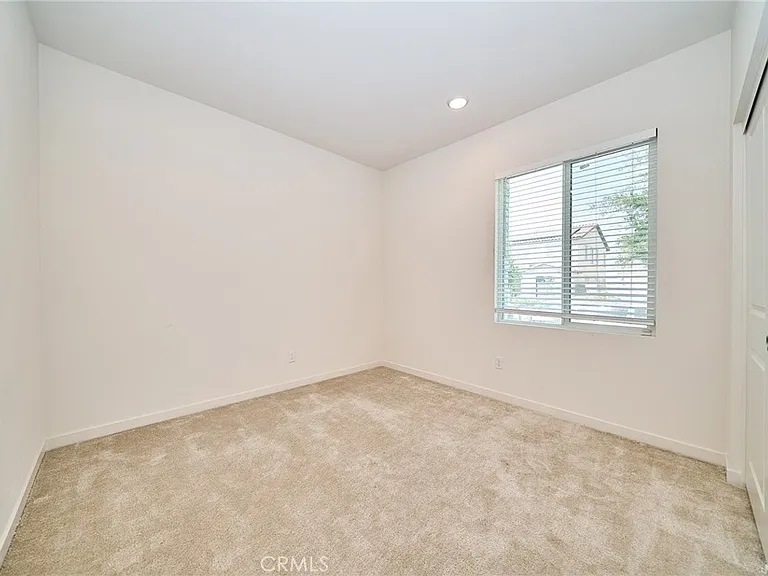 2622 E Embry Ln — Photo 30