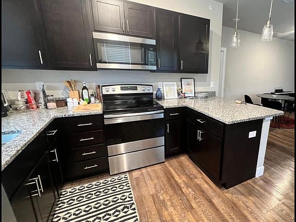 5th image of 917 E Oak St #837