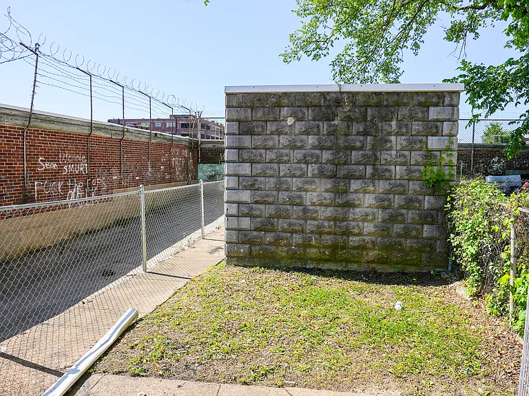 2213 Riggs Ave — Photo 18