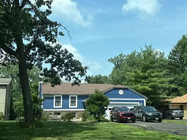 350 Oxford Ln, Crystal Lake, IL 60014
