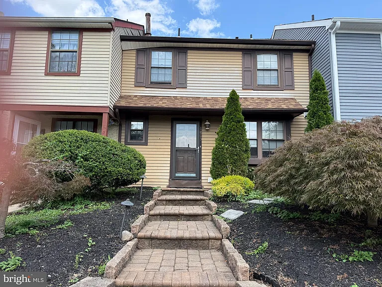1003 Mulberry Ct — Photo 1