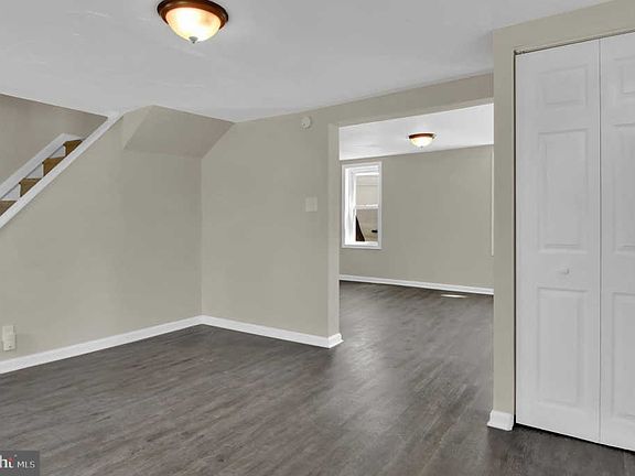5th image of 403 W Queen St