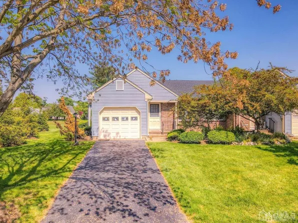 5B John Adams Ct, Monroe Township, NJ 08831