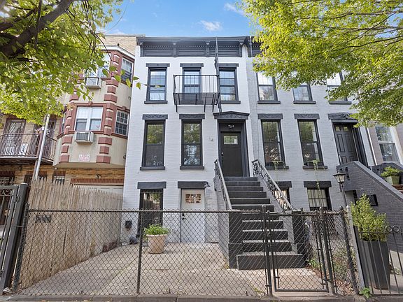 2nd image of 14 Roosevelt Pl #2C