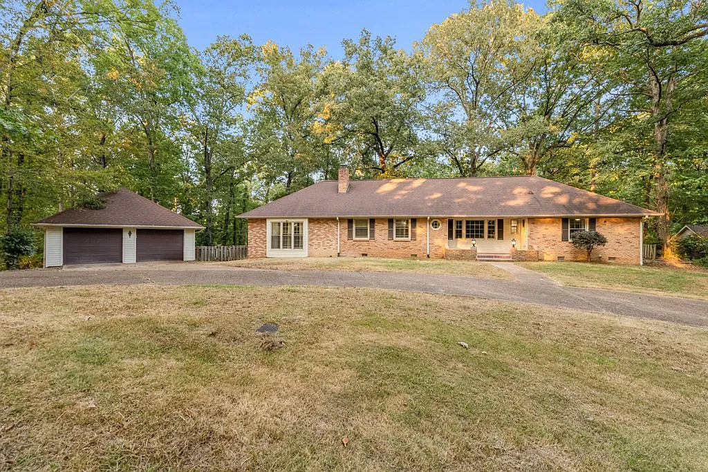 4 bed, 3.5 bath, 2433 sqft, $2,295 — Photo 3