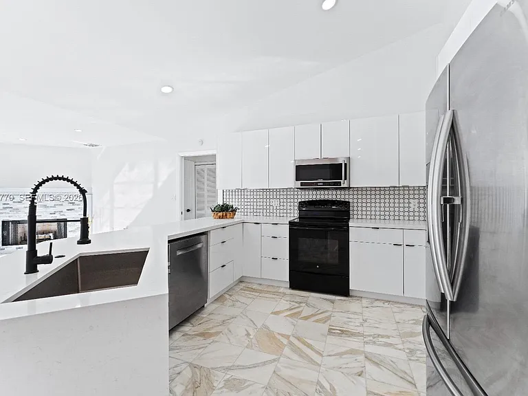 1703 Golfside Village Dr — Photo 3