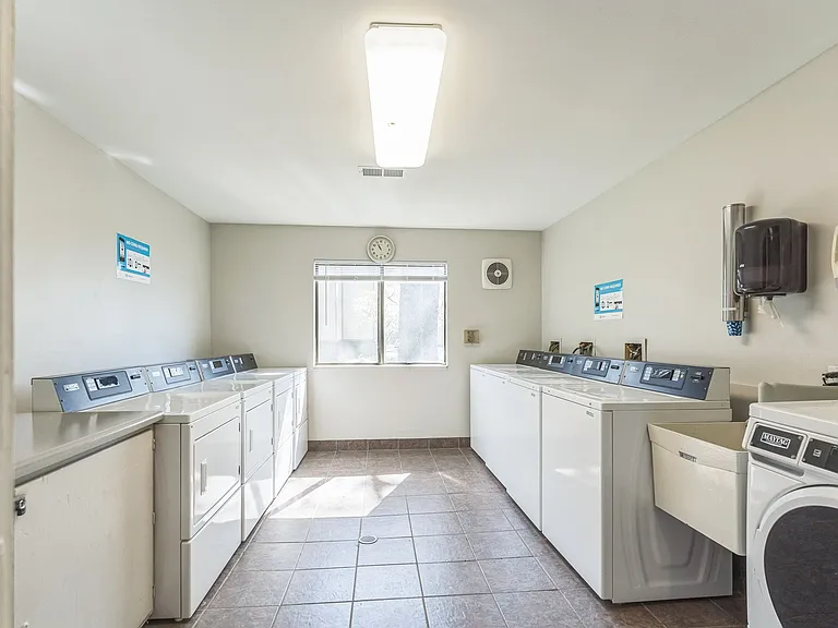 Pine Creek Apartments — Photo 18