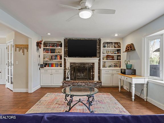 5th image of 100 Moss Rd