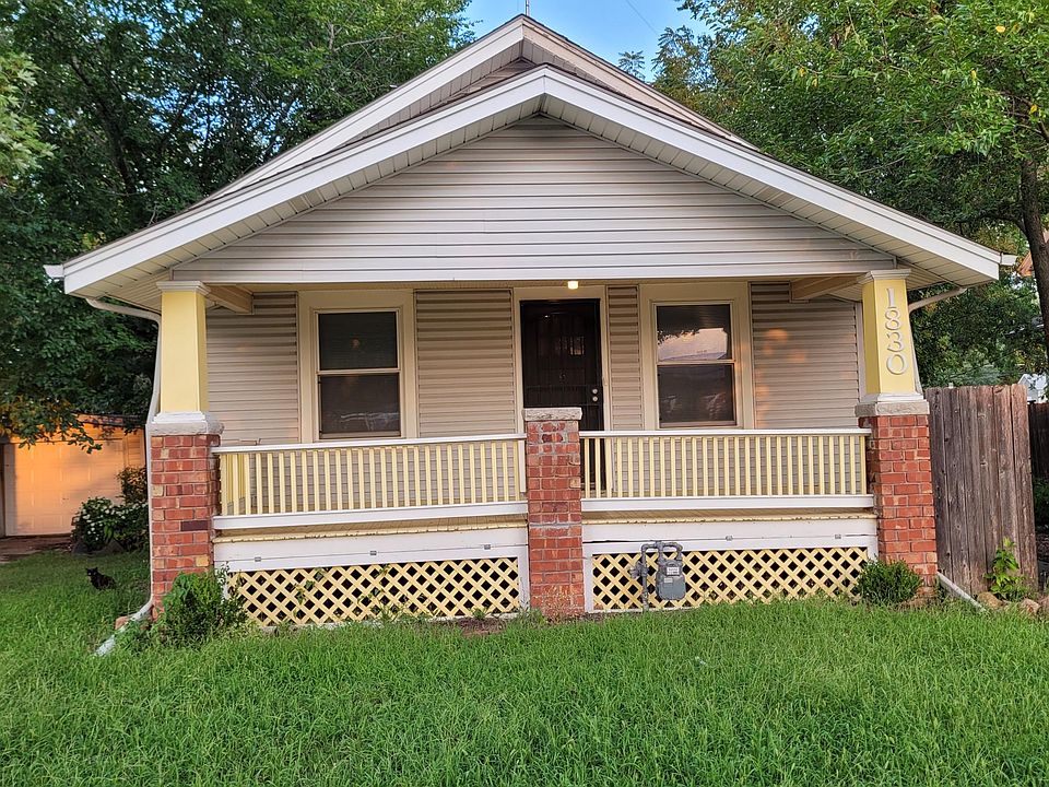 1st image of 1830 SW Washburn Ave