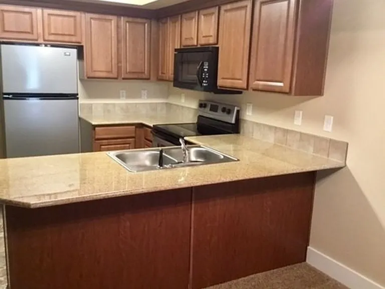 9846 W Rosecroft Ct — Photo 3
