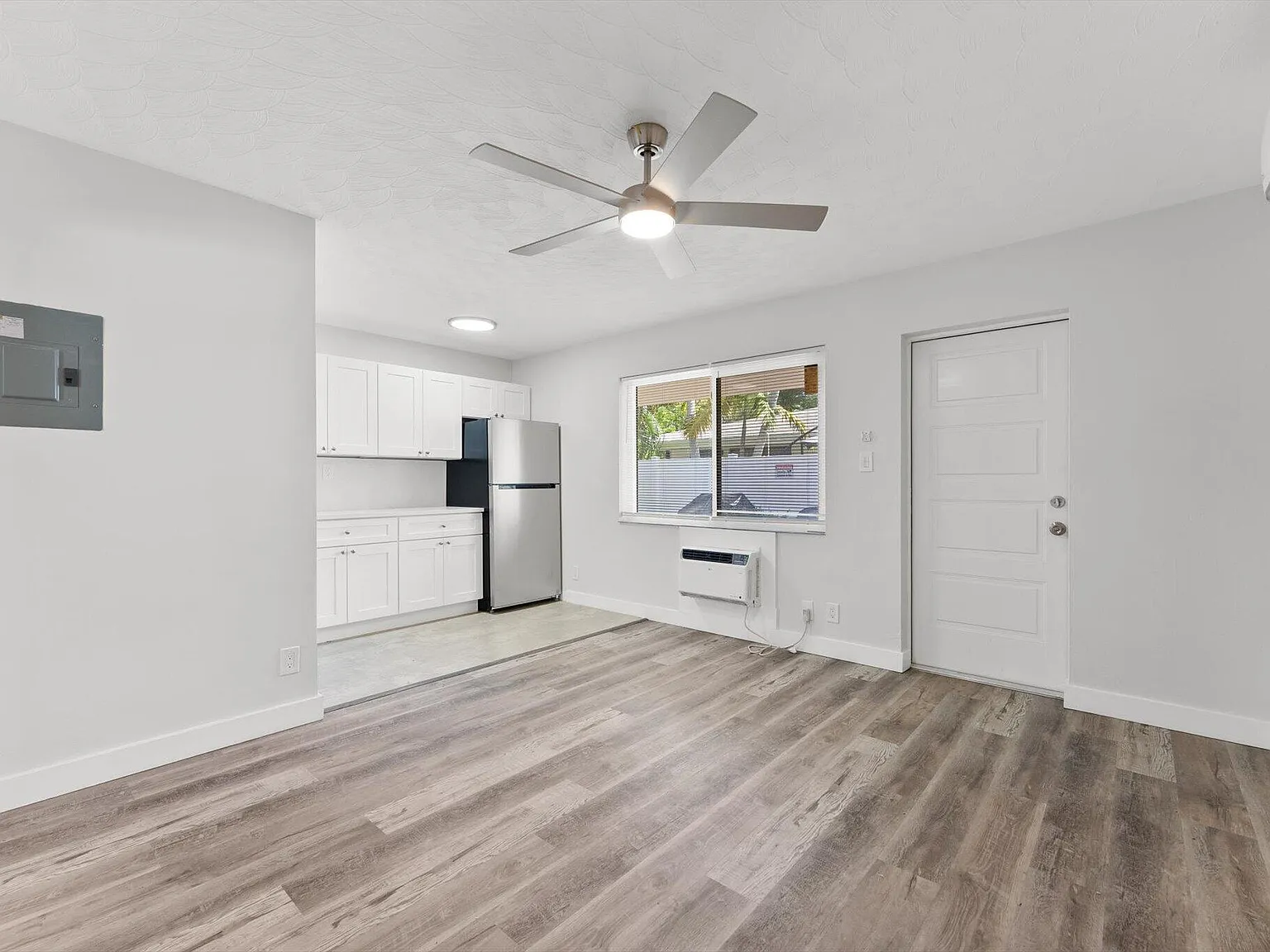 1 bed, 1.0 bath, 650 sqft, $2,000 — Photo 1