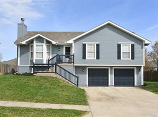 821 SW Ridgeview Dr, Grain Valley, MO 64029