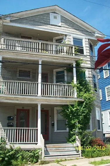 210 Howell St — Photo 1