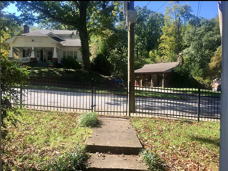 1895 Mercer Ave — Photo 15