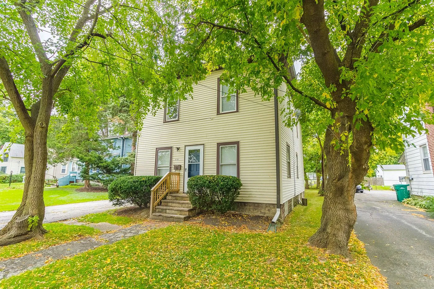 2 bed, $1,275 — Photo 1