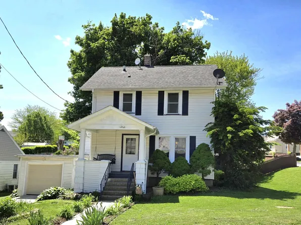 1260 Curtis St, Dubuque, IA 52003