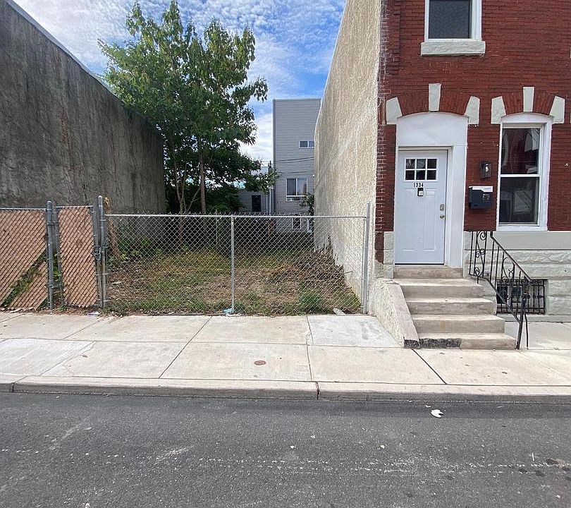 2nd image of 1332 N Hollywood St