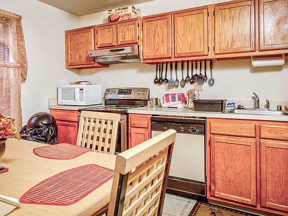 3rd image of 6944 Blue Holly Ct