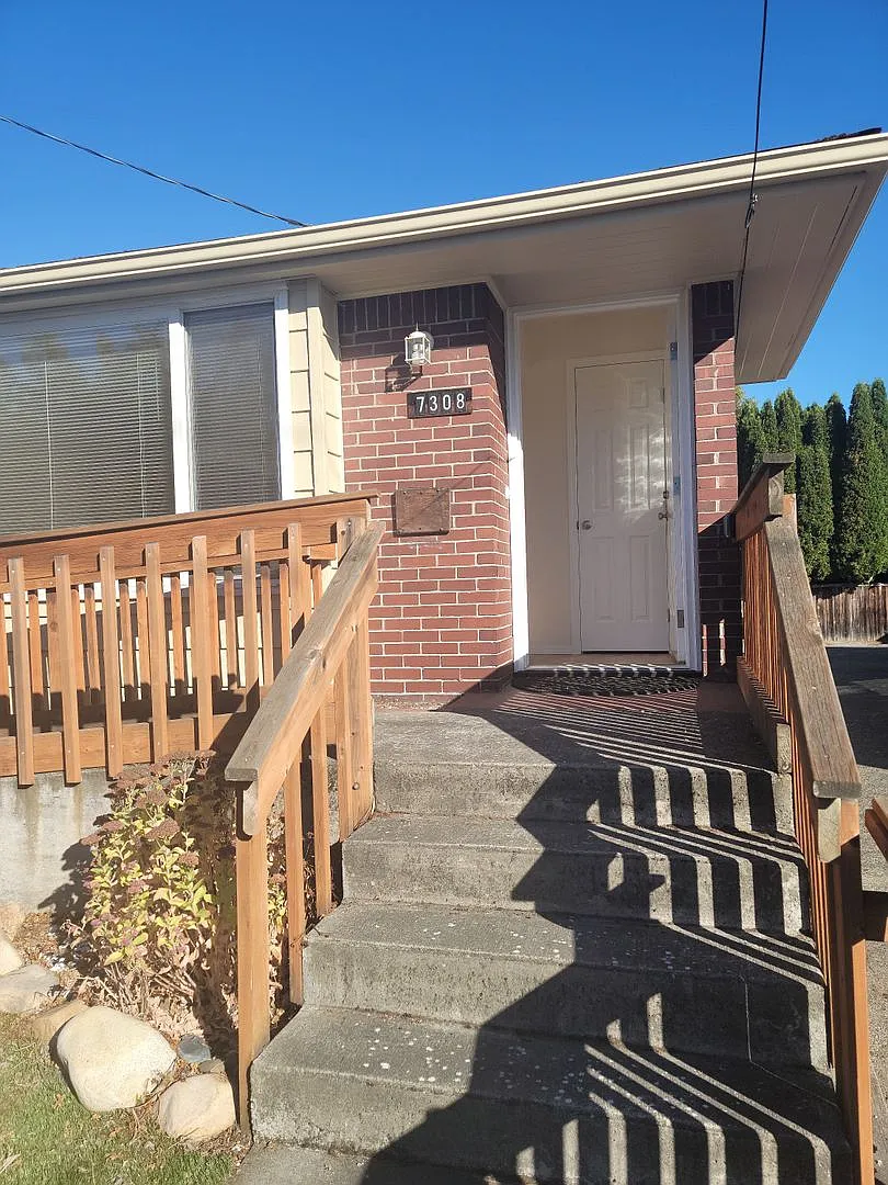 Fully Remodeled 2-Story 3 Bed/2 Bath Townhome/Duplex Available Now For $3300! — Photo 1
