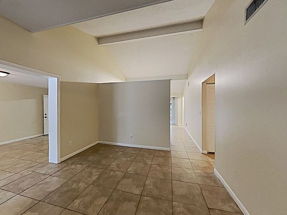 4th image of 712 Valley Hill Dr