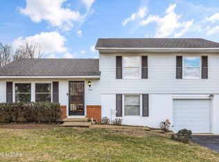 5709 Stoneleigh Rd, Knoxville, TN 37912