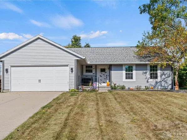 325 Royal Wood Ct, Vandalia, OH 45377