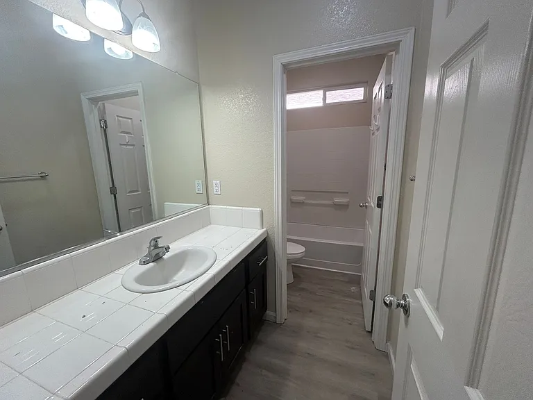 518 Samuel Way — Photo 7