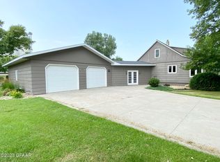 412 Broadway, Osnabrock, ND 58269