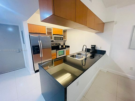 5th image of 1750 N Bayshore Dr APT 4805