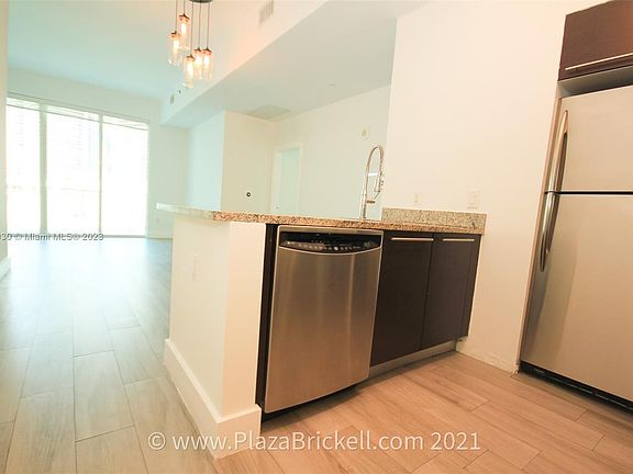 5th image of 950 Brickell Bay Dr APT 900