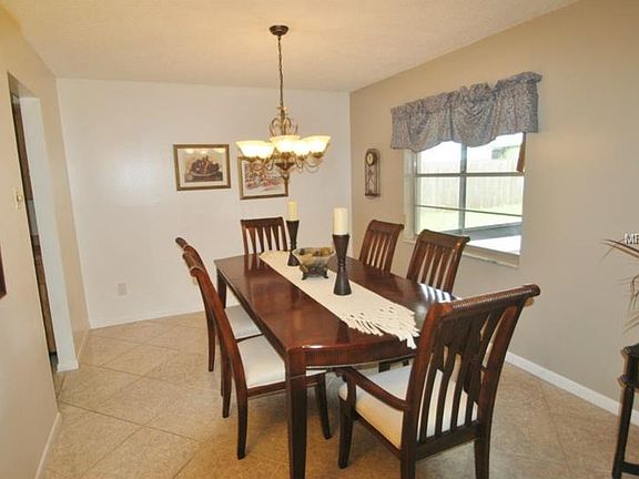 3rd image of 1076 Chokecherry Dr