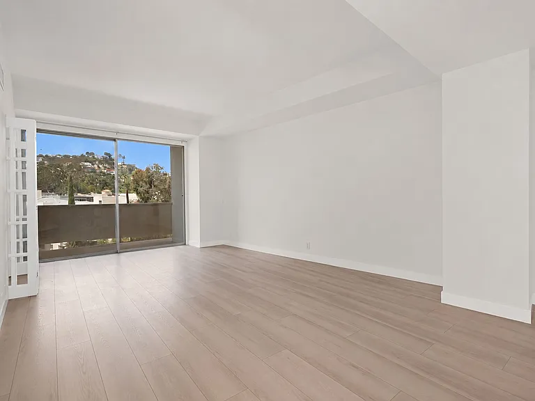 7250 Franklin Ave #507 — Photo 12